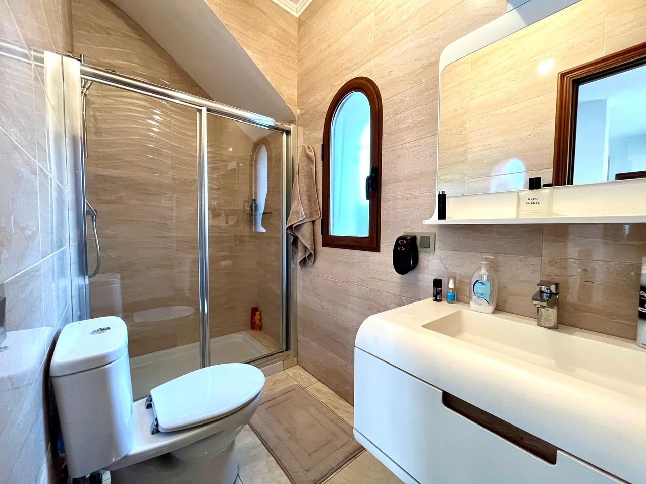 4-Bedroom Villa in Villamartin, Orihuela Costa - Image 14