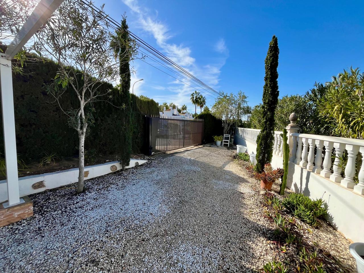 4-Bedroom Villa in Villamartin, Orihuela Costa - Image 25