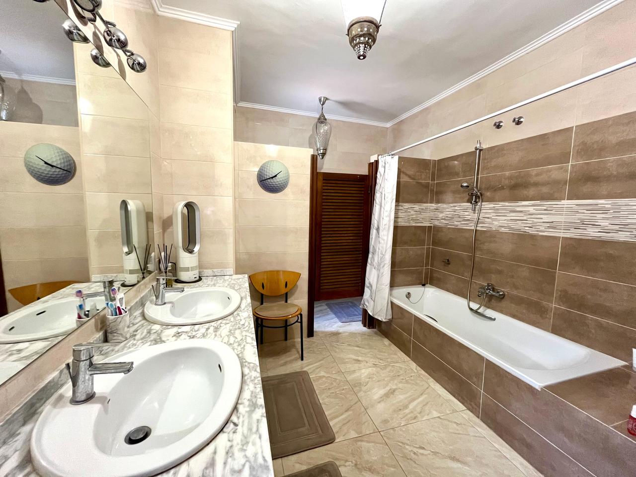 4-Bedroom Villa in Villamartin, Orihuela Costa - Image 33