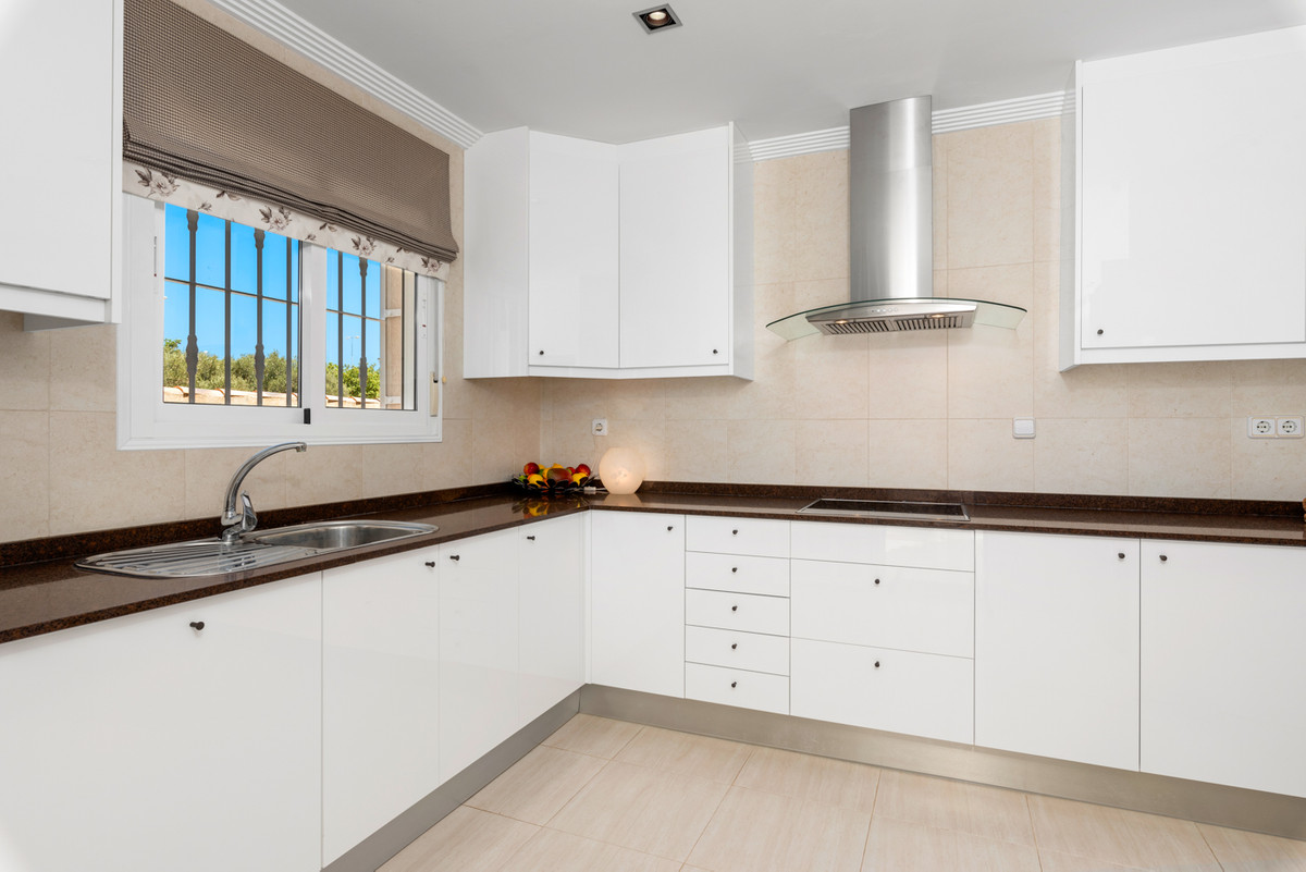 4-Bedroom Detached House in Ciudad Quesada, Rojales | Sun... - Image 12