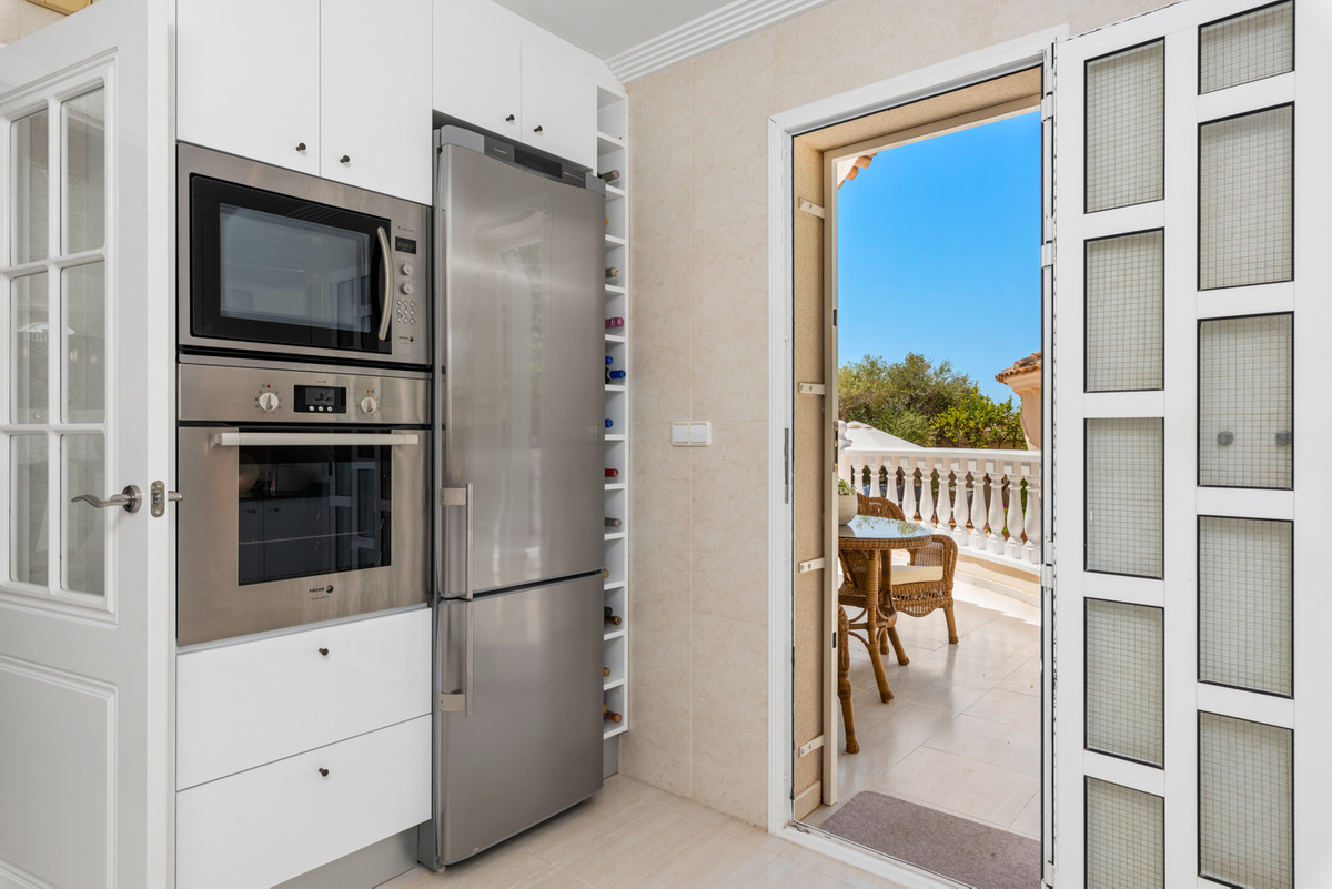 4-Bedroom Detached House in Ciudad Quesada, Rojales | Sun... - Image 14