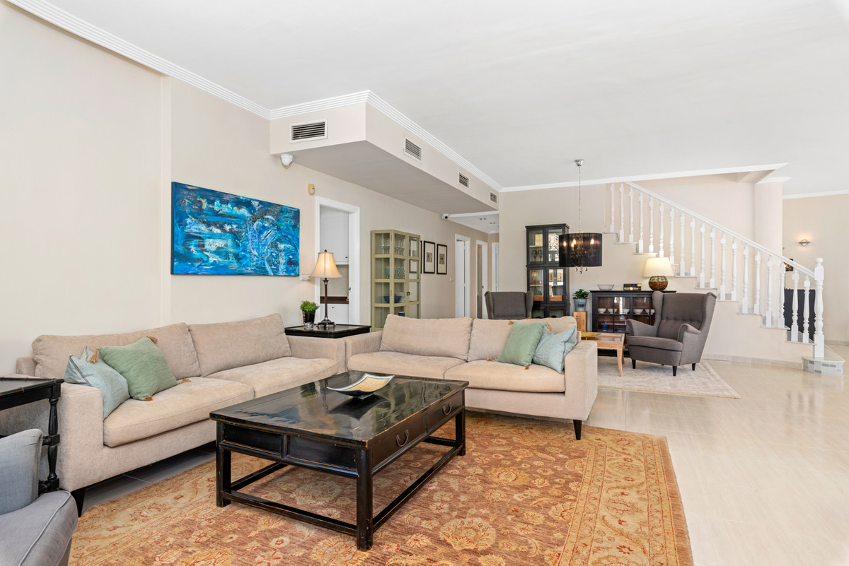 4-Bedroom Detached House in Ciudad Quesada, Rojales | Sun... - Image 8