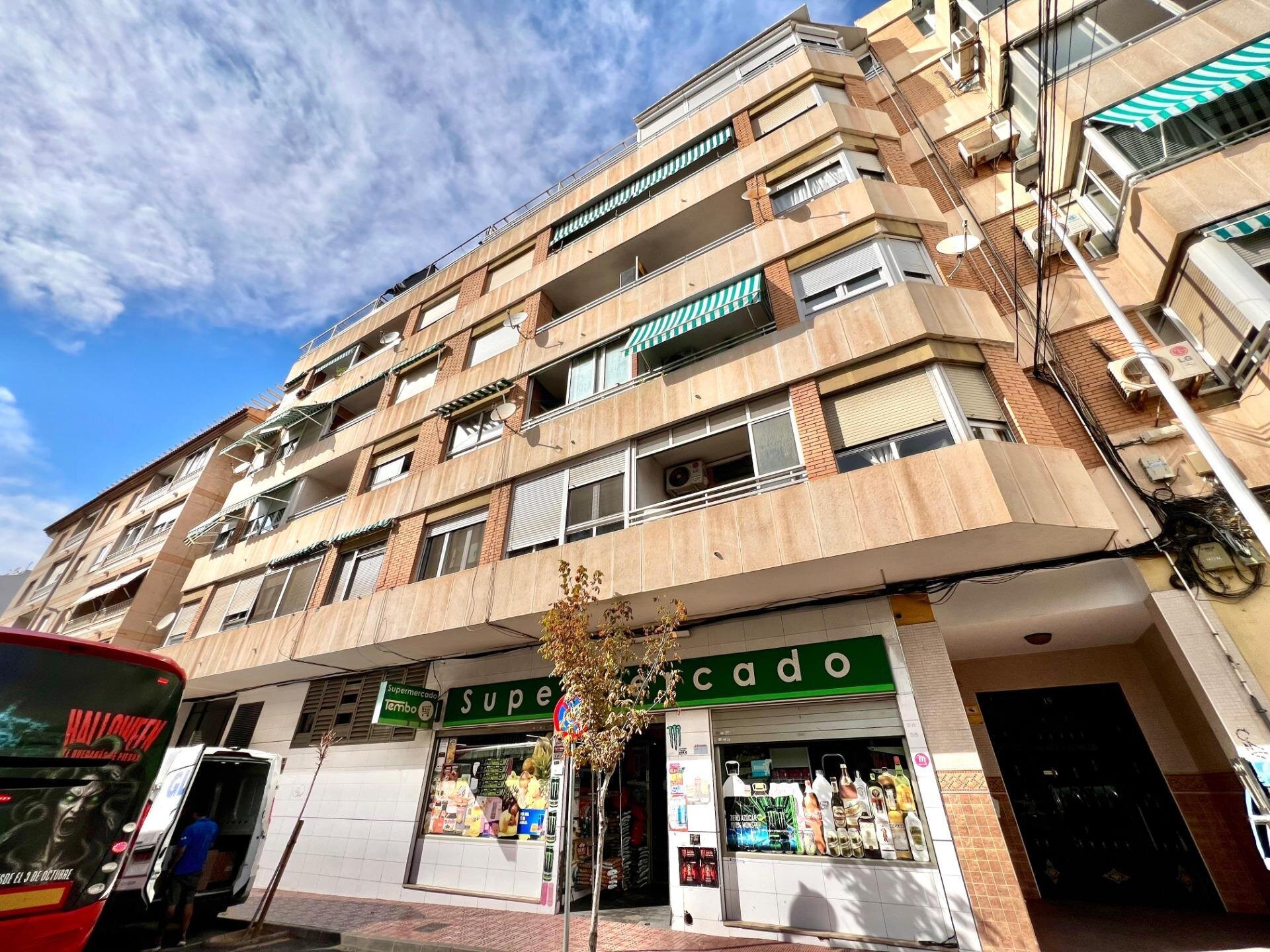 4-Bedroom Apartment in Centro, Torrevieja - Image 1