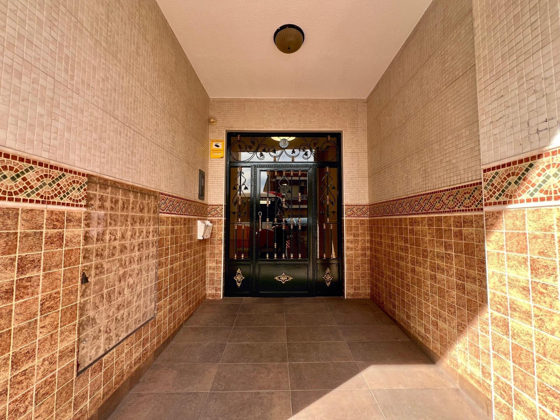 4-Bedroom Apartment in Centro, Torrevieja - Image 2
