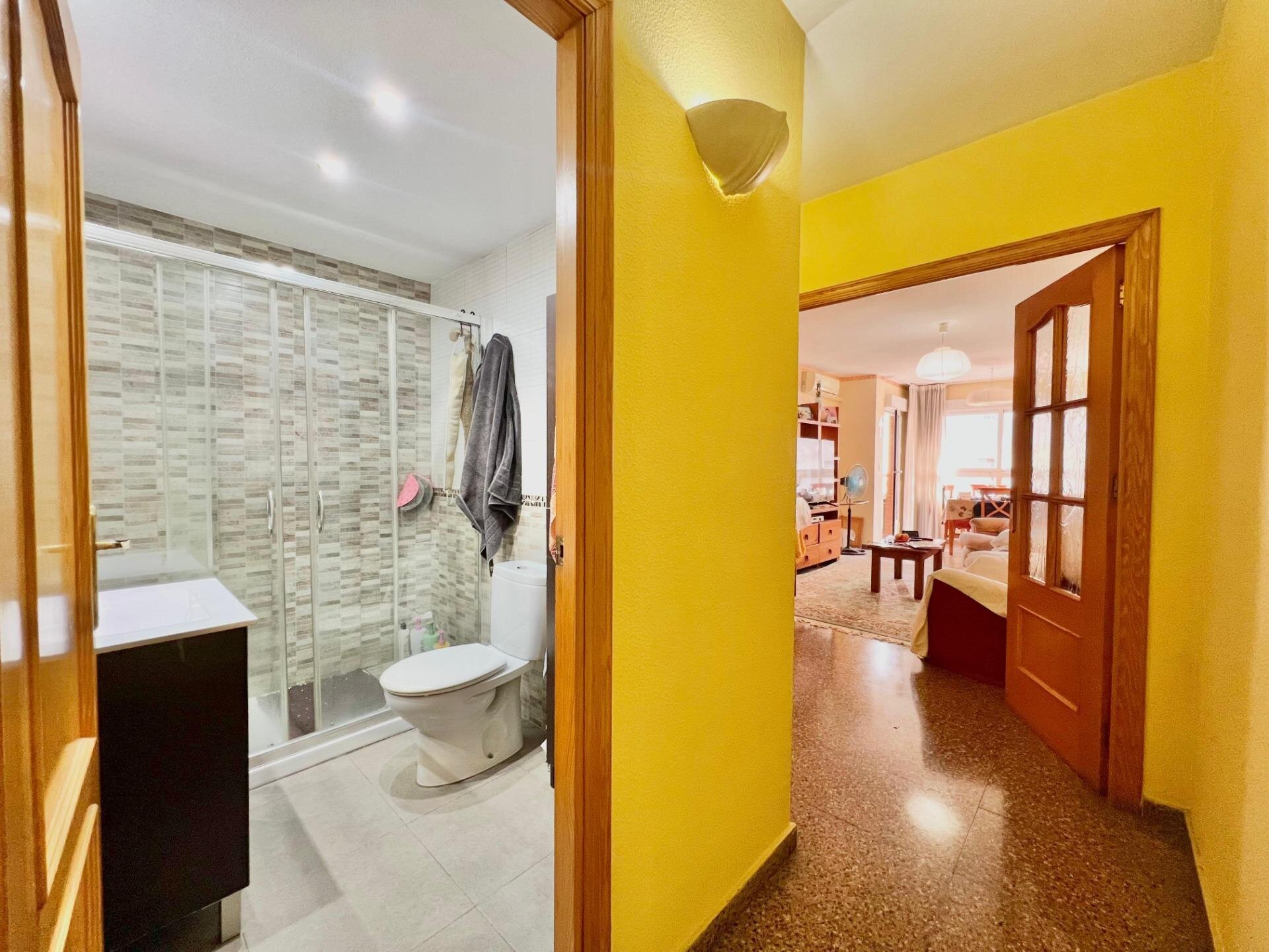 4-Bedroom Apartment in Centro, Torrevieja - Image 26