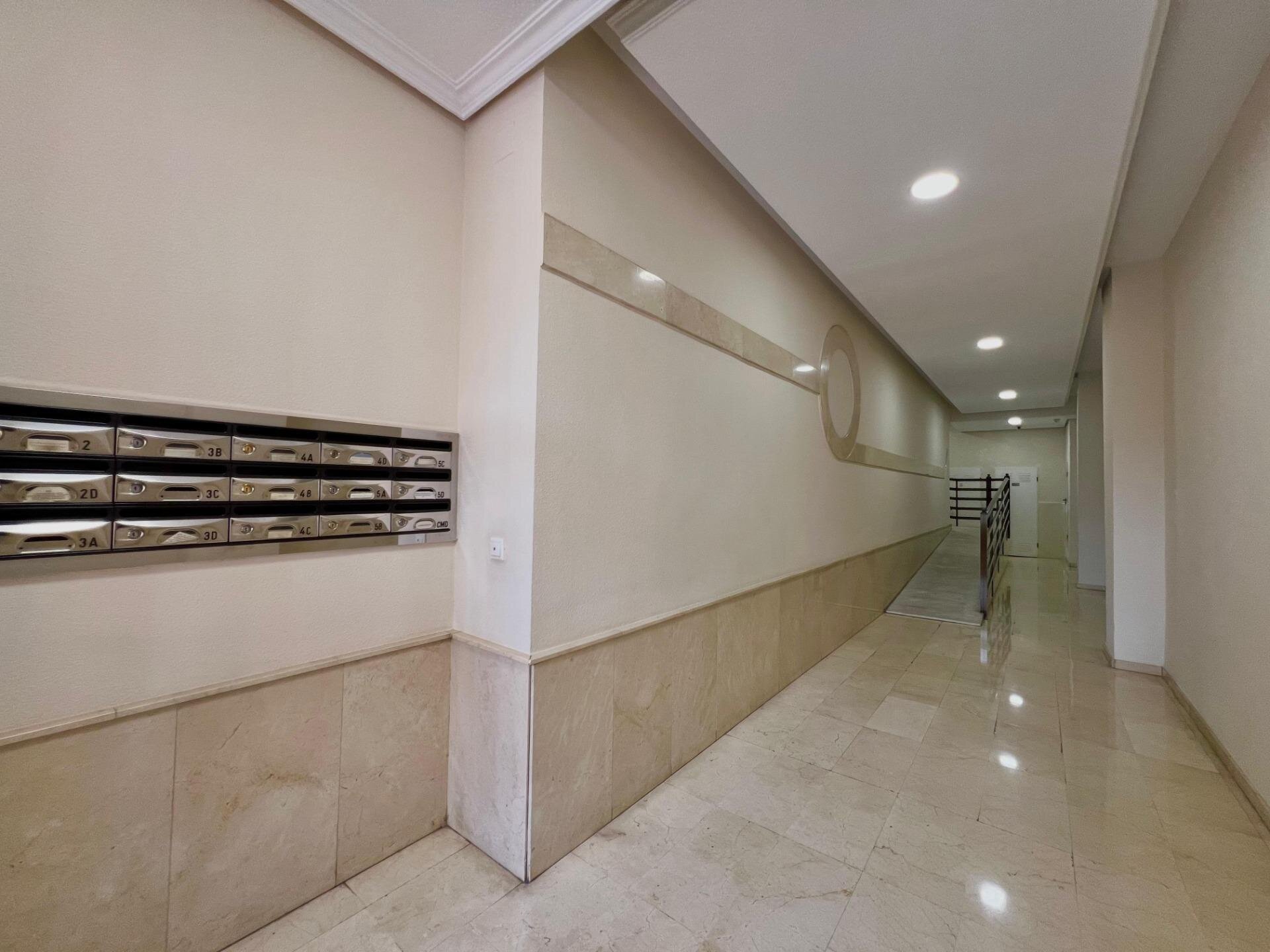 4-Bedroom Apartment in Centro, Torrevieja - Image 3