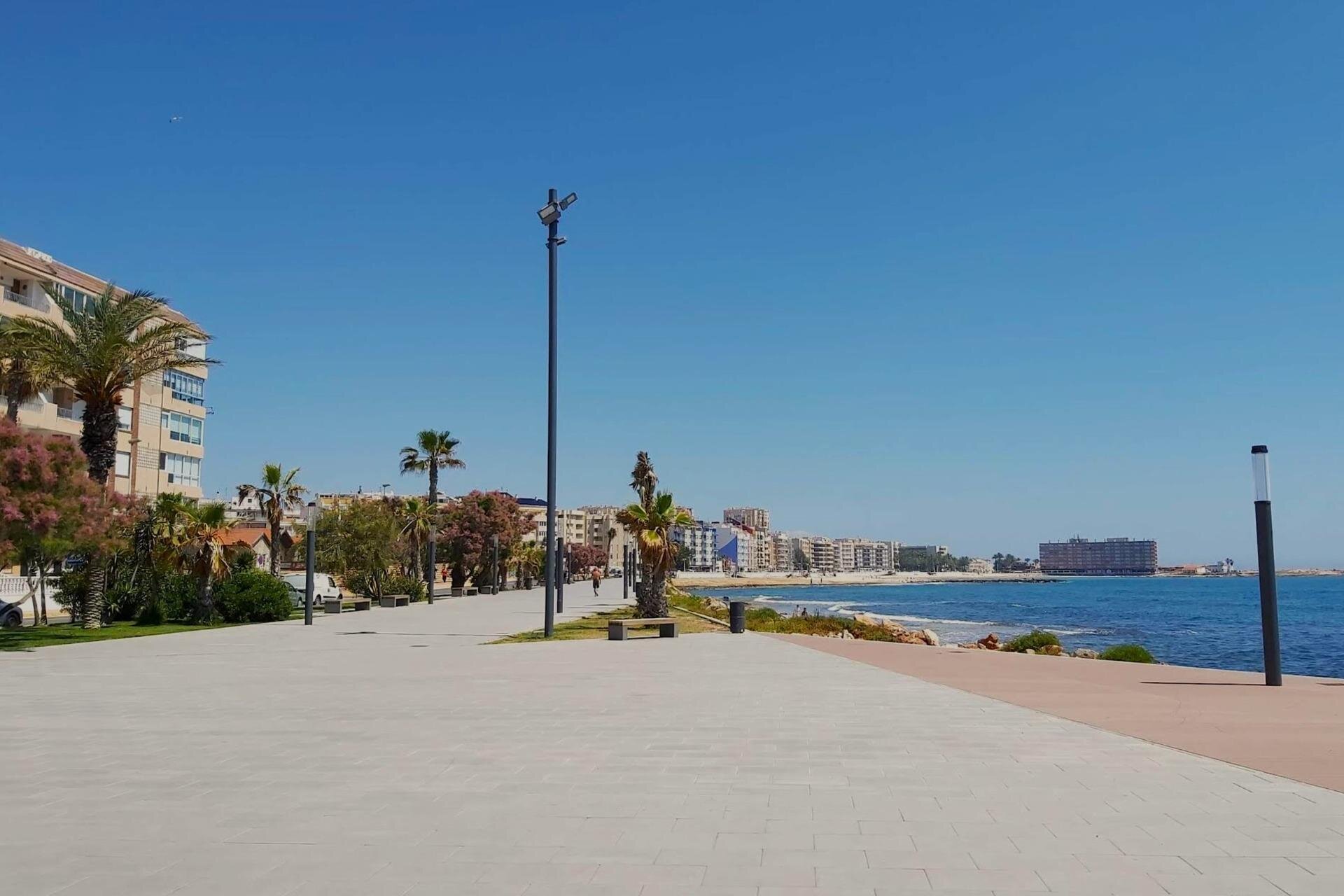 2-Bedroom Apartment in Estacion de Autobuses, Torrevieja - Image 41