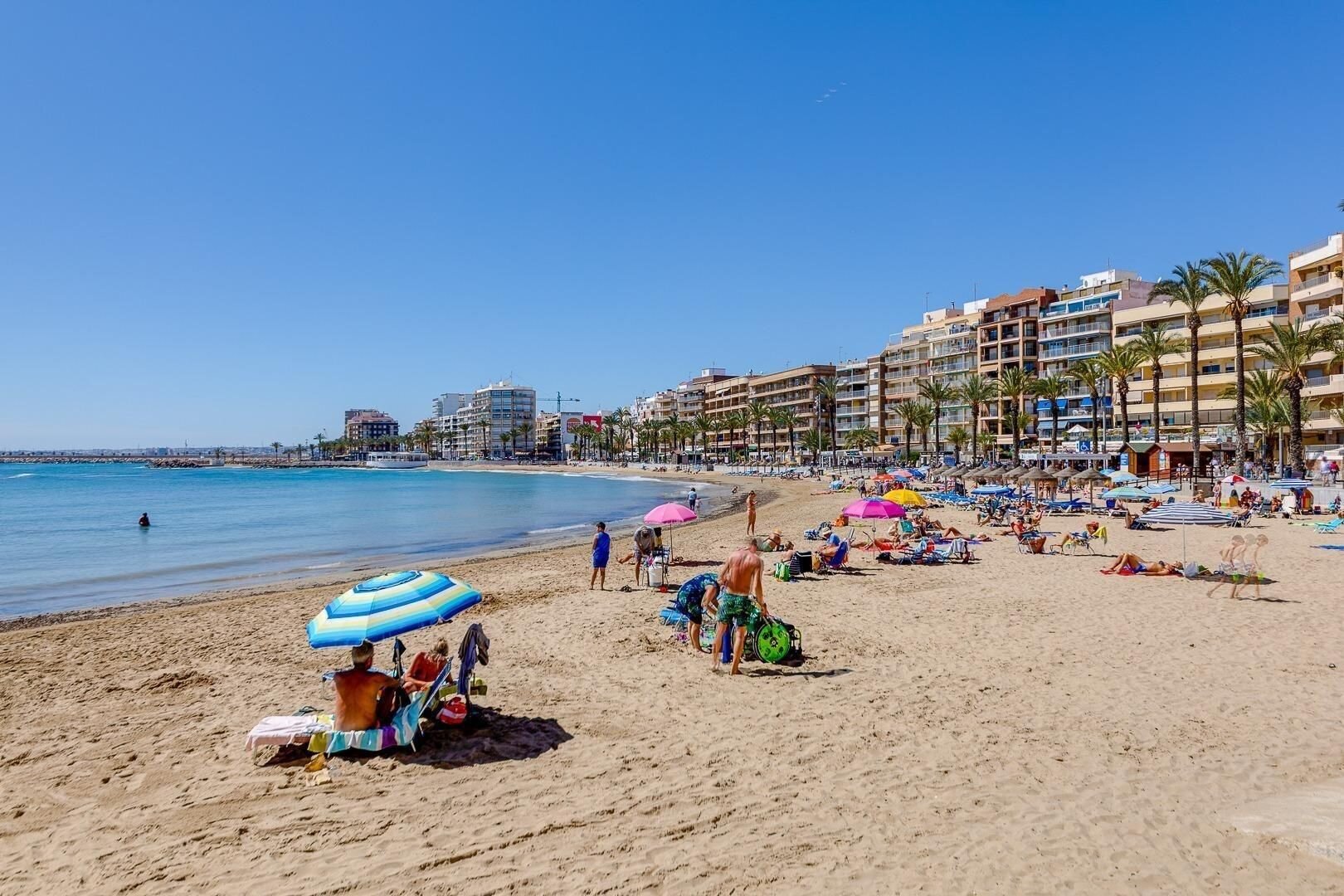 2-Bedroom Apartment in Estacion de Autobuses, Torrevieja - Image 43