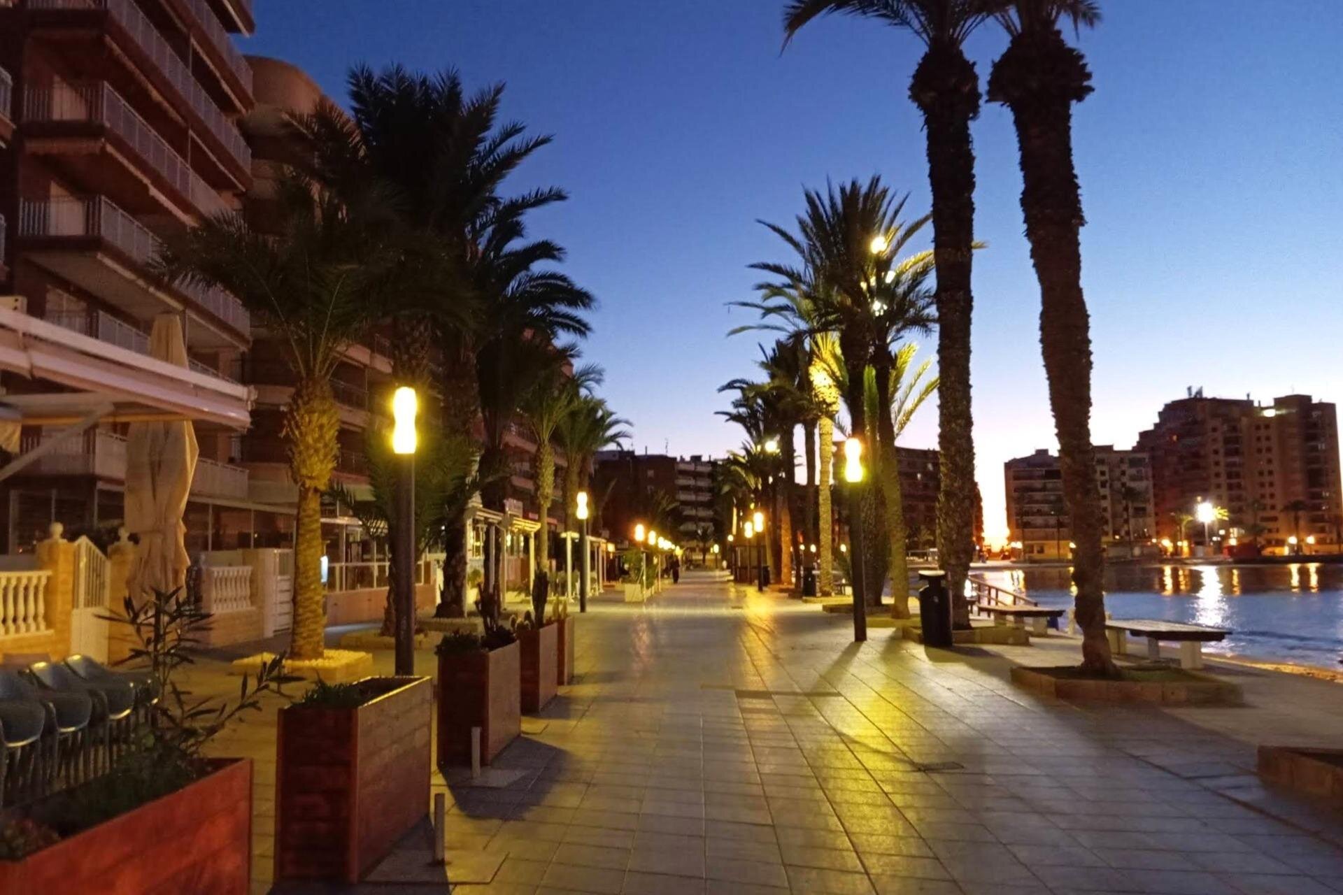 2-Bedroom Apartment in Estacion de Autobuses, Torrevieja - Image 47