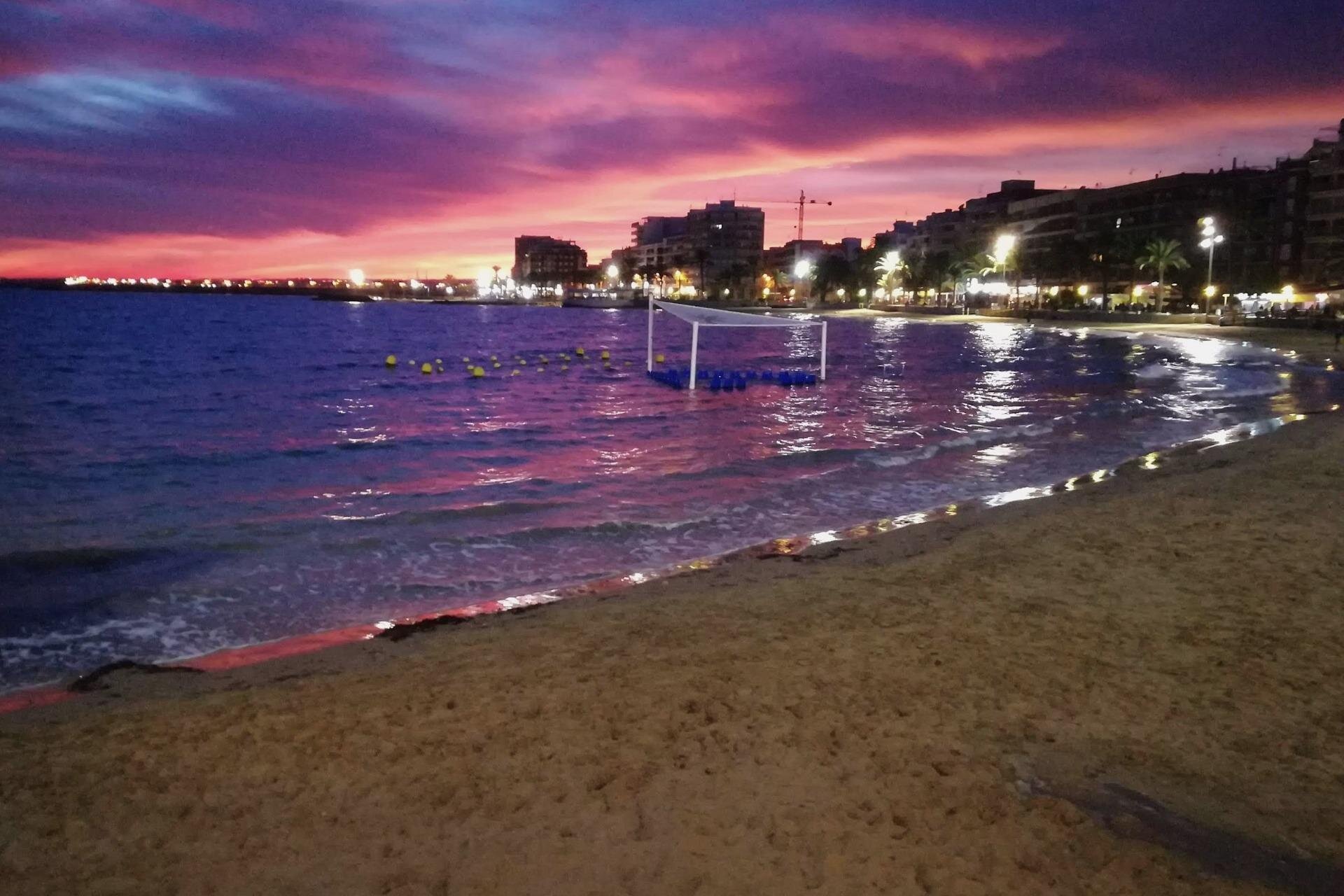 2-Bedroom Apartment in Estacion de Autobuses, Torrevieja - Image 48
