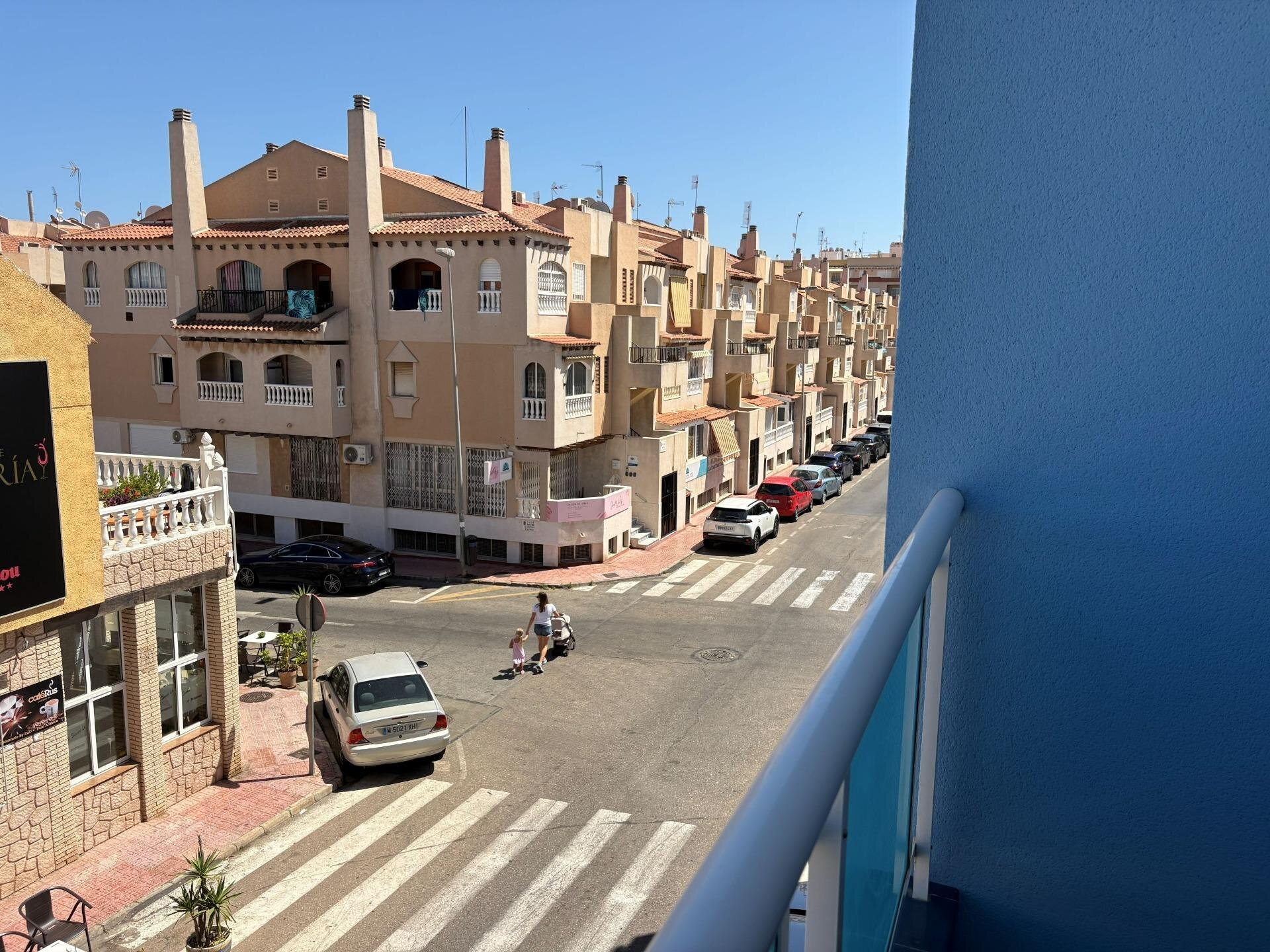 2-Bedroom Apartment in Estacion de Autobuses, Torrevieja - Image 8