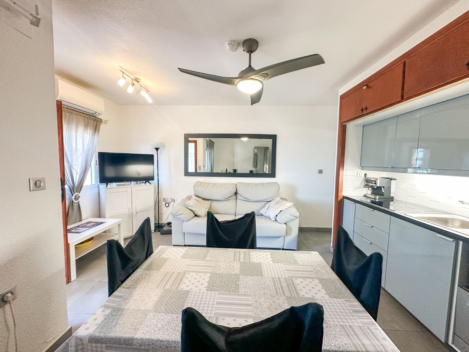 1-Bedroom Apartment in Blue Lagoon - Galán, San Miguel de Salinas - Image 10