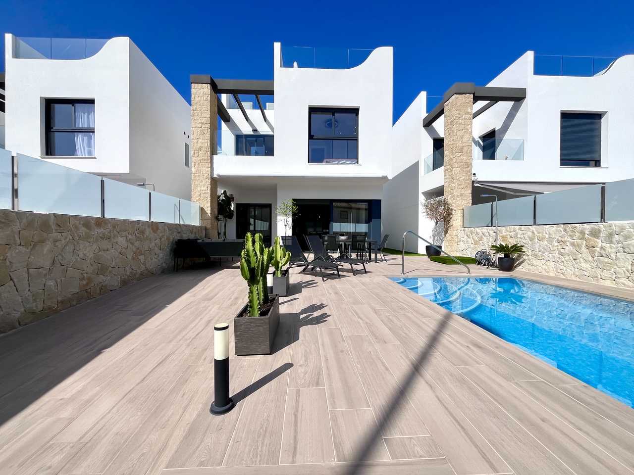 Villa met 4 Slaapkamers in Rocio del Mar, Orihuela Costa - Image 1