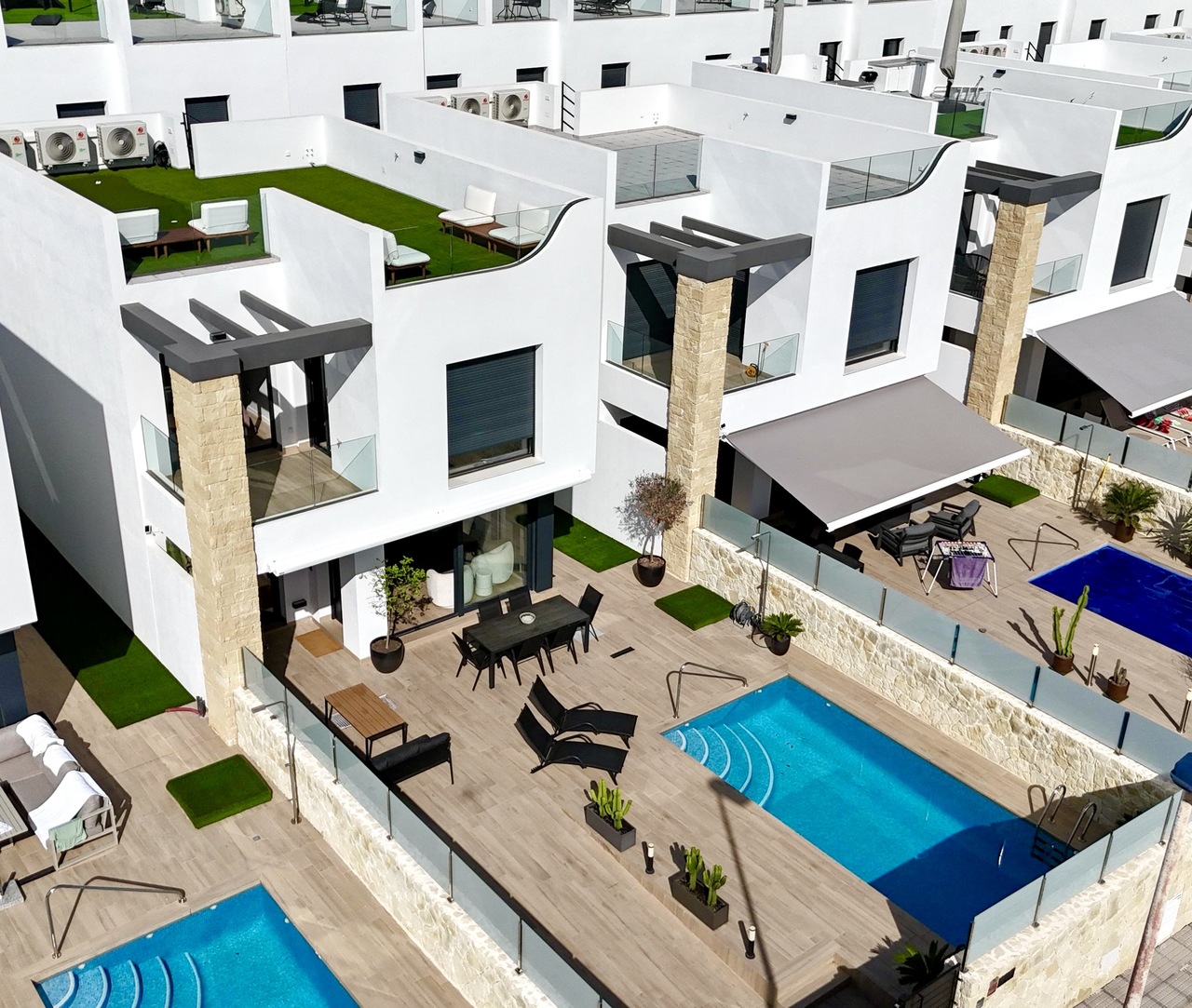 Villa met 4 Slaapkamers in Rocio del Mar, Orihuela Costa - Image 2