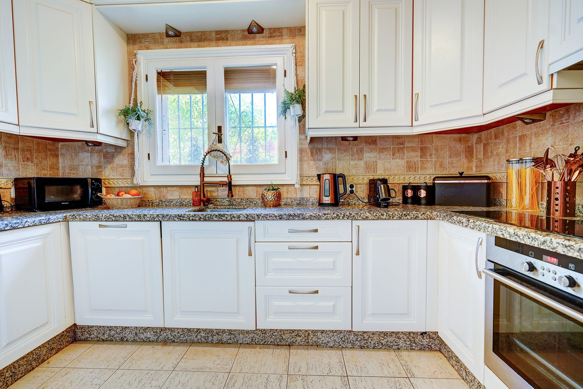 4-Bedroom Villa in  Marbella | Sunny Casas - Costa Blanca... - Image 11