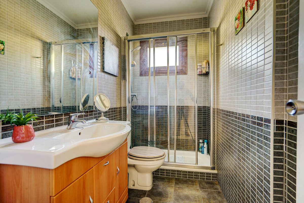 4-Bedroom Villa in  Marbella | Sunny Casas - Costa Blanca... - Image 13