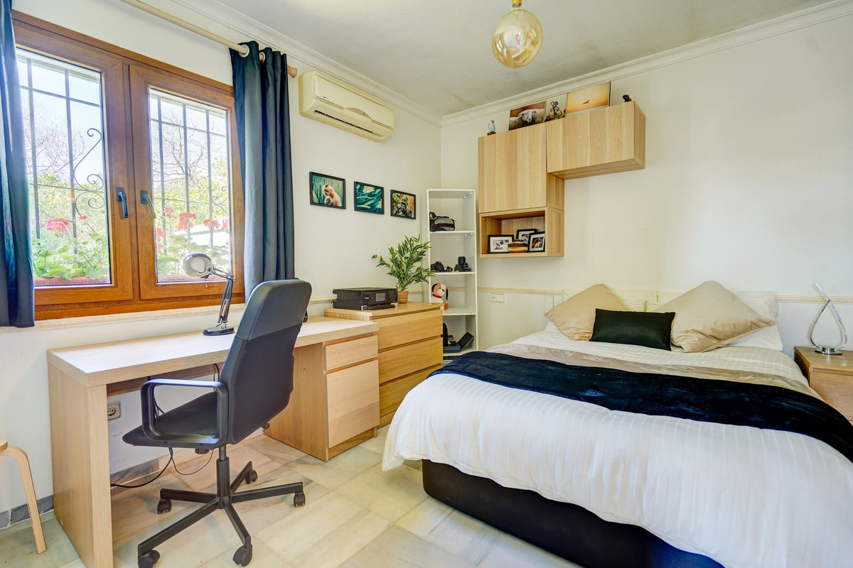 4-Bedroom Villa in  Marbella | Sunny Casas - Costa Blanca... - Image 14