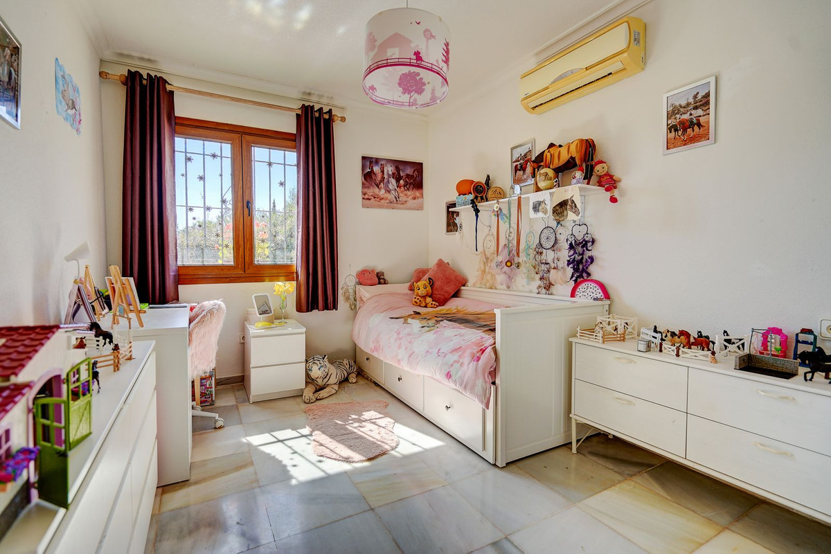4-Bedroom Villa in  Marbella | Sunny Casas - Costa Blanca... - Image 16