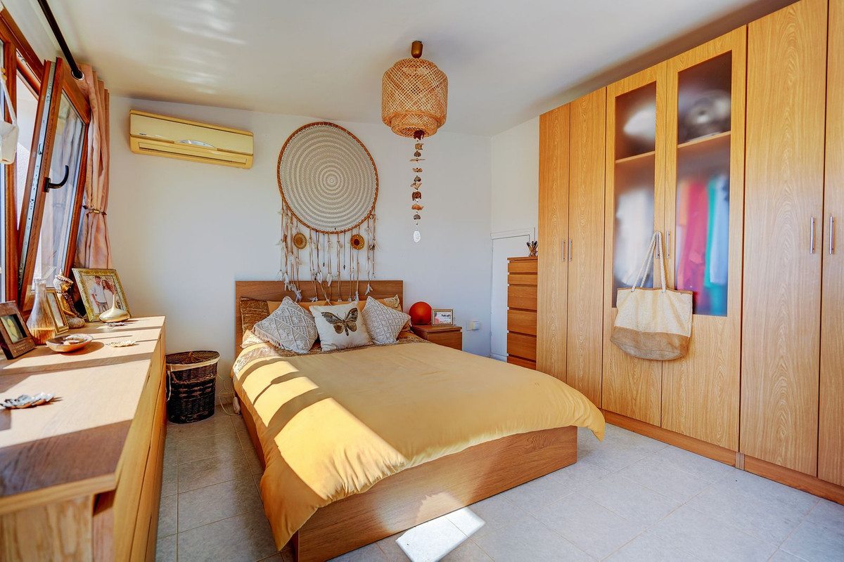 4-Bedroom Villa in  Marbella | Sunny Casas - Costa Blanca... - Image 18