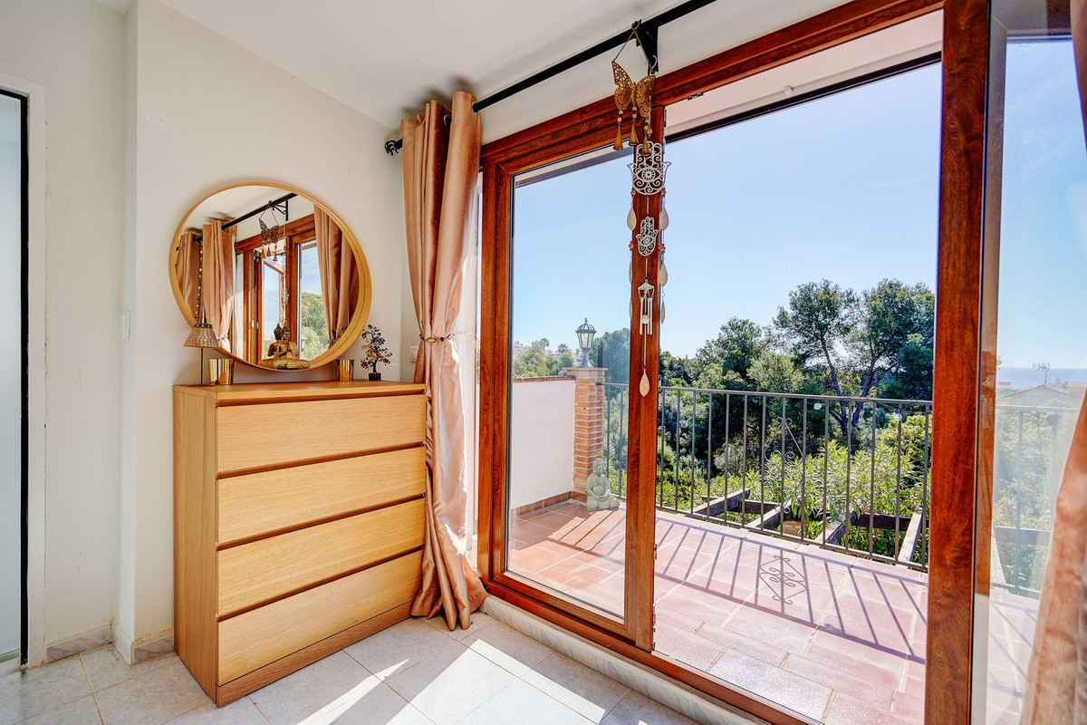 4-Bedroom Villa in  Marbella | Sunny Casas - Costa Blanca... - Image 19