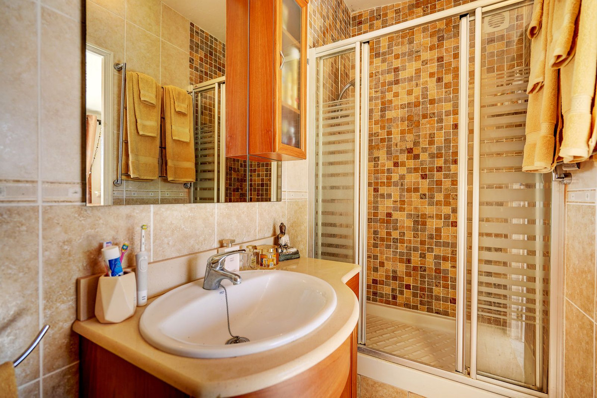 4-Bedroom Villa in  Marbella | Sunny Casas - Costa Blanca... - Image 23