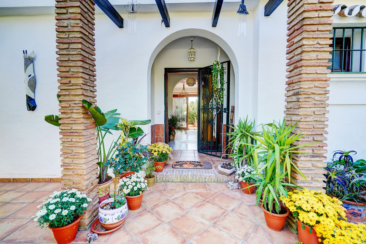 4-Bedroom Villa in  Marbella | Sunny Casas - Costa Blanca... - Image 4