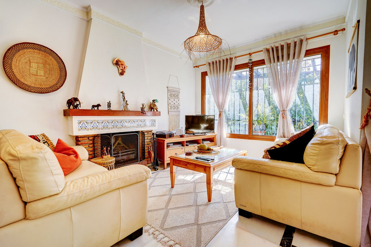 4-Bedroom Villa in  Marbella | Sunny Casas - Costa Blanca... - Image 5