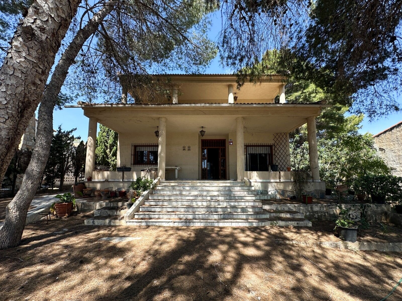 8-Bedroom Villa in La Siesta, Torrevieja - Image 1