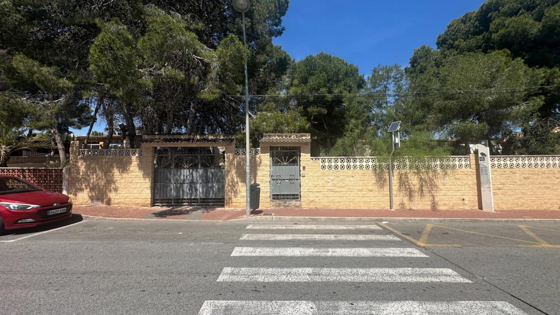 8-Bedroom Villa in La Siesta, Torrevieja - Image 10