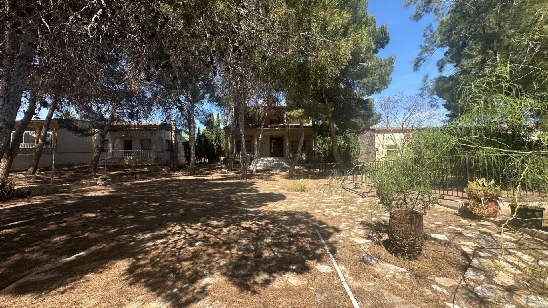 8-Bedroom Villa in La Siesta, Torrevieja - Image 3