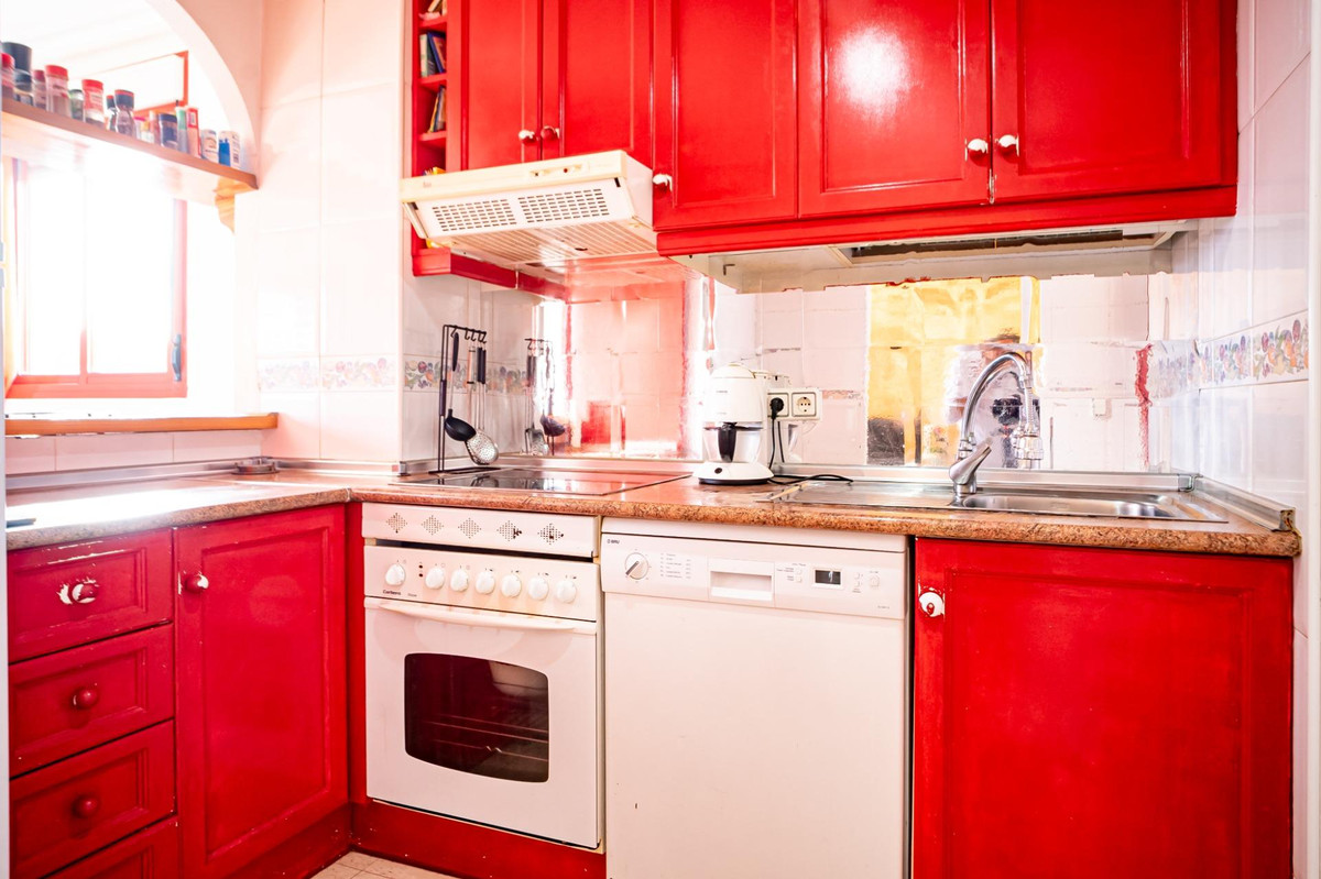 1-Bedroom Middle Floor Apartment in Villajoyosa | Sunny ... - Image 11