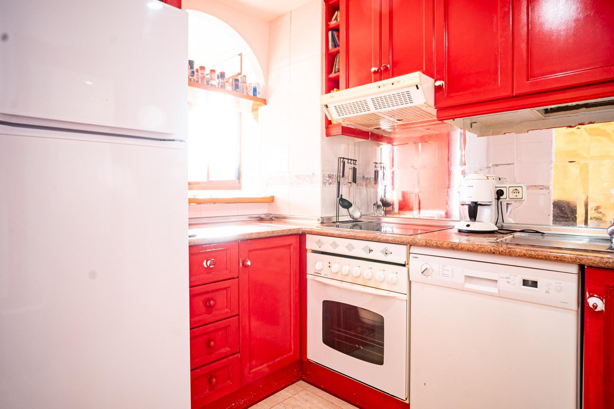 1-Bedroom Middle Floor Apartment in Villajoyosa | Sunny ... - Image 13