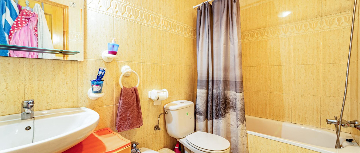 1-Bedroom Middle Floor Apartment in Villajoyosa | Sunny ... - Image 16