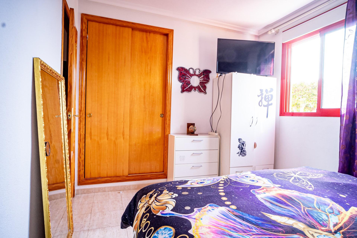 1-Bedroom Middle Floor Apartment in Villajoyosa | Sunny ... - Image 23