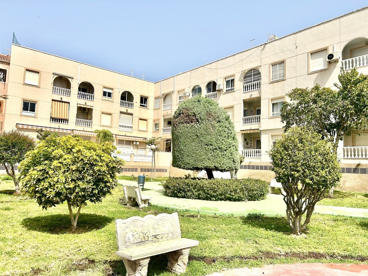 Mieszkanie z 2 Sypialniami w Centro, Torrevieja - Image 35