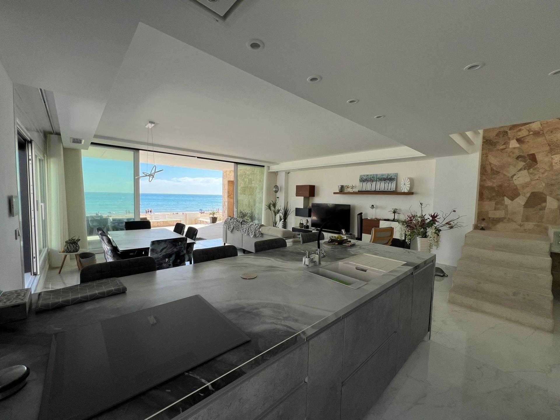 Villa de 5 Dormitorios en Los Europeos, Torrevieja - Image 14