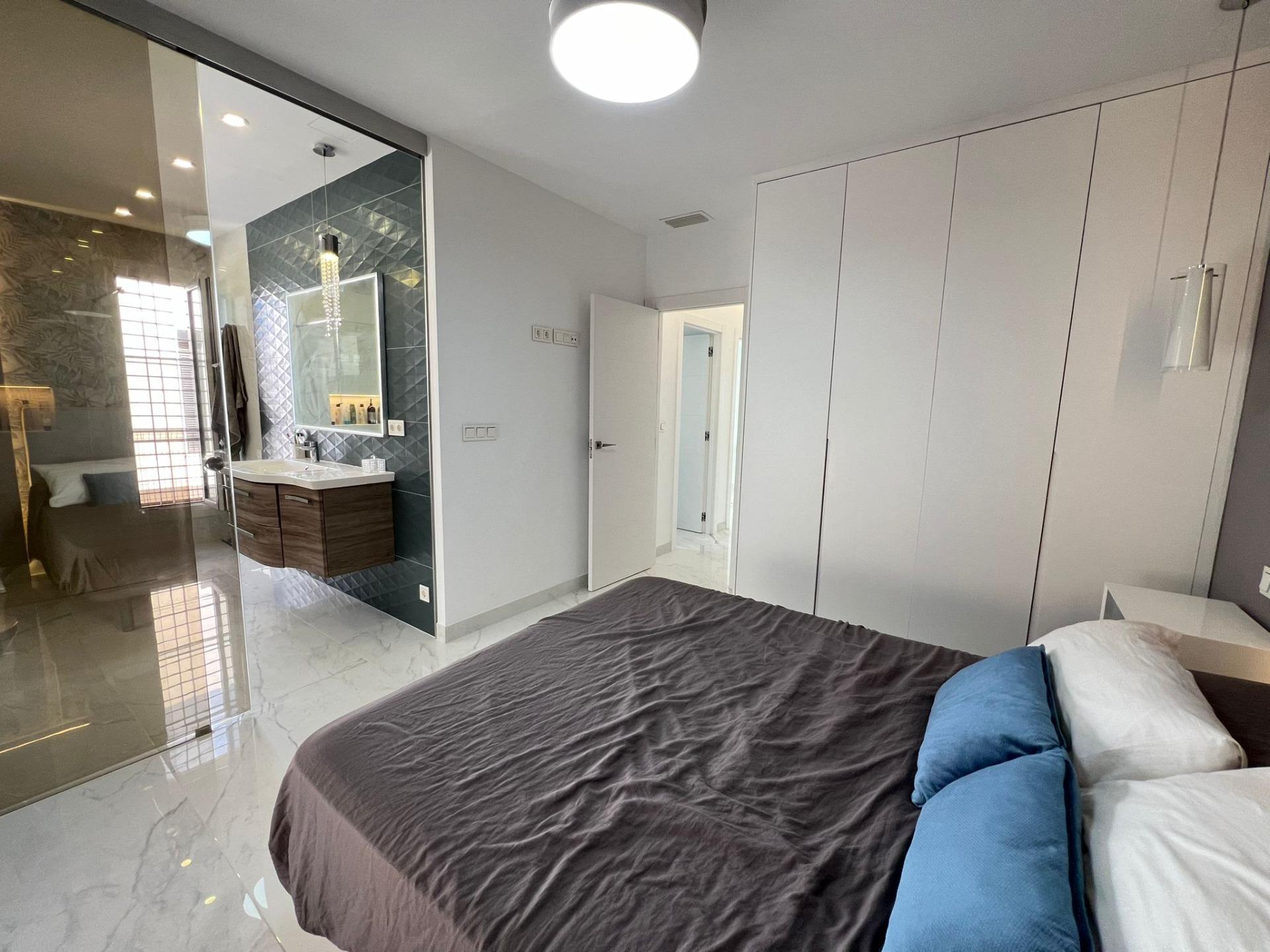 Villa de 5 Dormitorios en Los Europeos, Torrevieja - Image 21