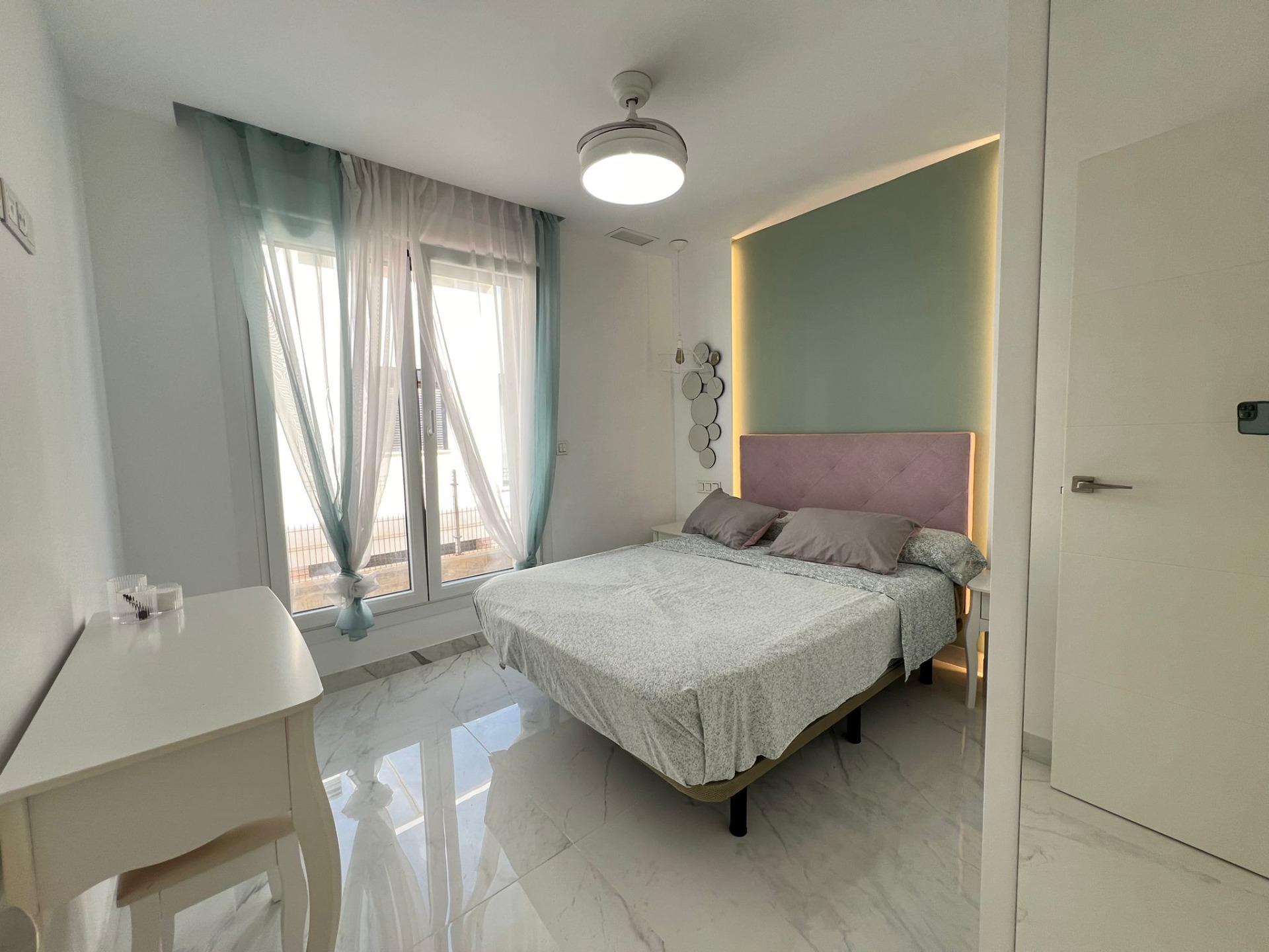 Villa de 5 Dormitorios en Los Europeos, Torrevieja - Image 26