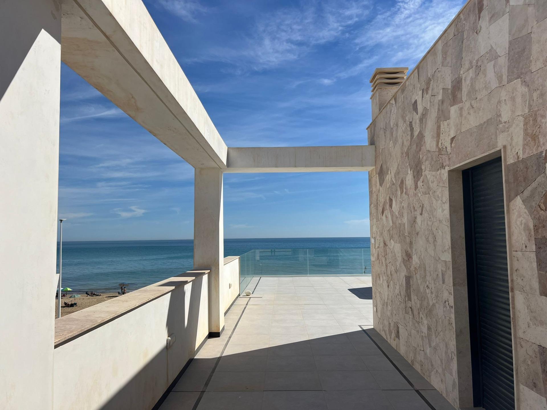 Villa de 5 Dormitorios en Los Europeos, Torrevieja - Image 32