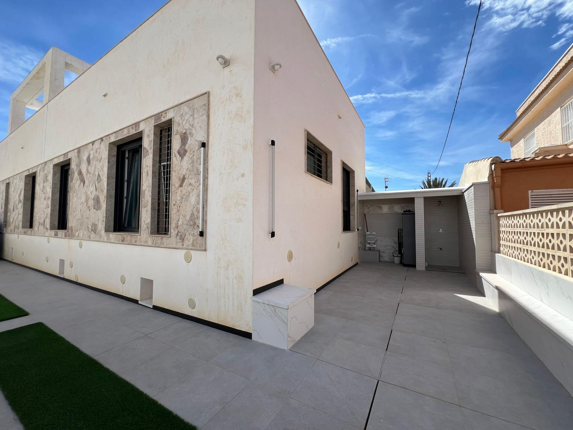 Villa de 5 Dormitorios en Los Europeos, Torrevieja - Image 33