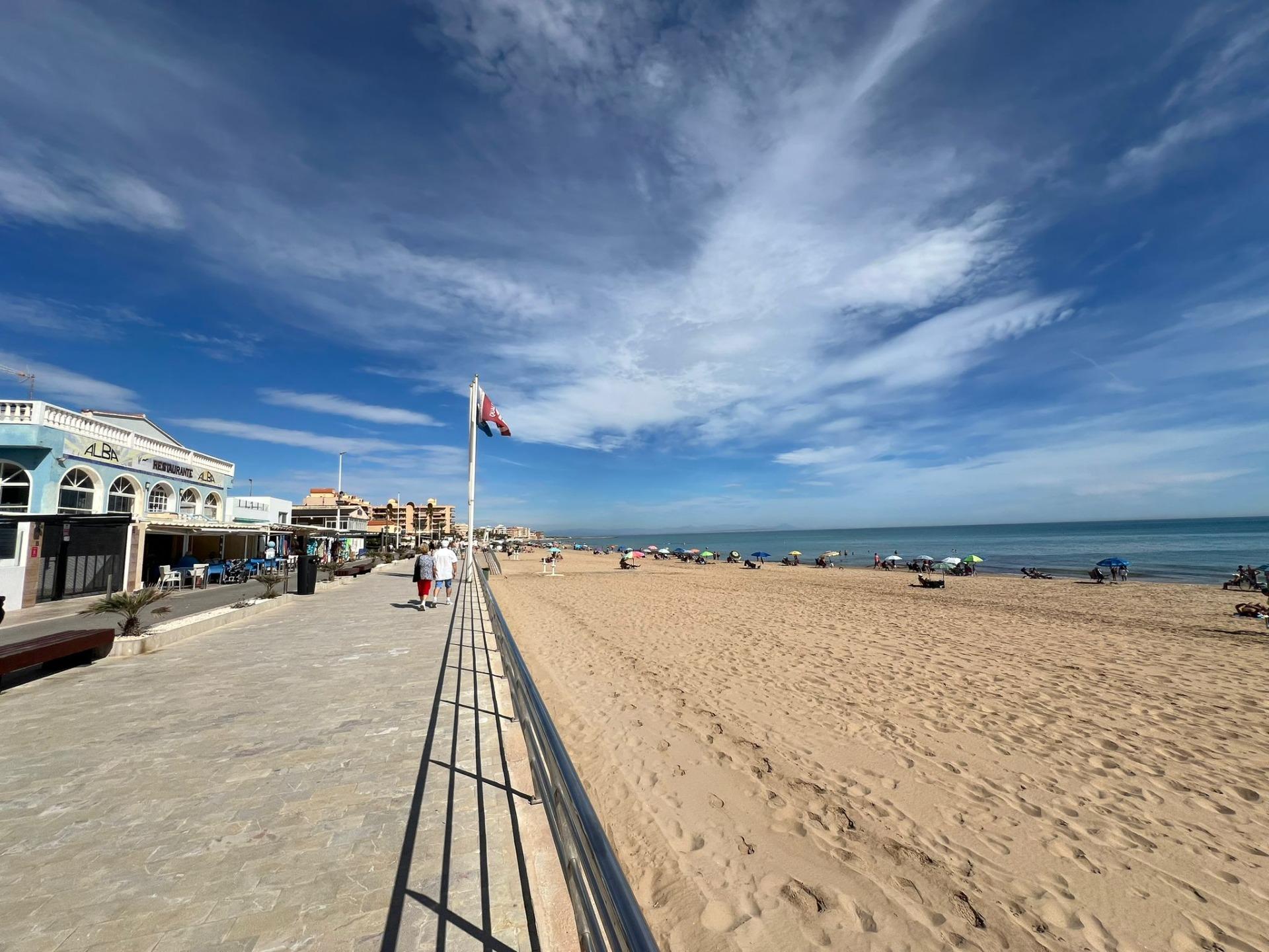 Villa de 5 Dormitorios en Los Europeos, Torrevieja - Image 36