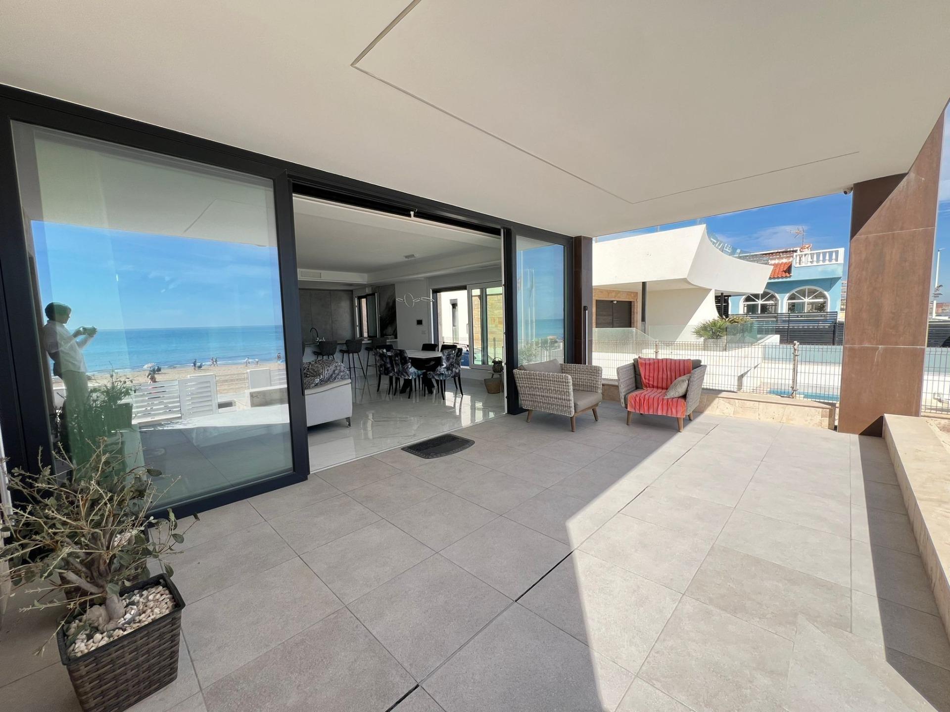 Villa de 5 Dormitorios en Los Europeos, Torrevieja - Image 5