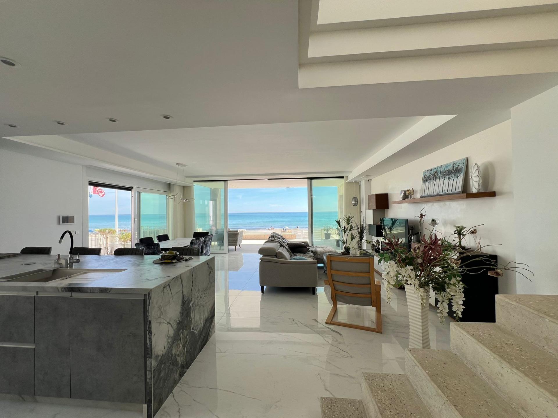 Villa de 5 Dormitorios en Los Europeos, Torrevieja - Image 8