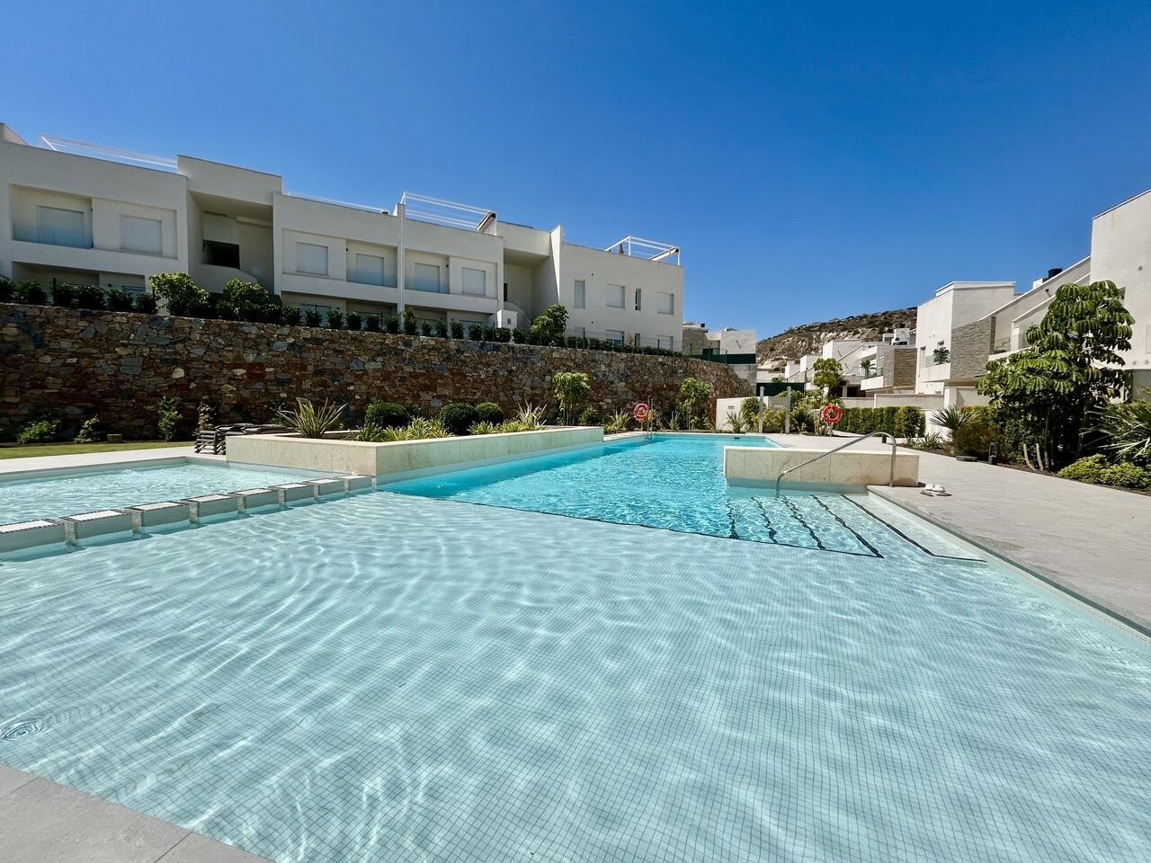 3-Bedroom Apartment in Comunidad Valenciana, Algorfa - Image 2