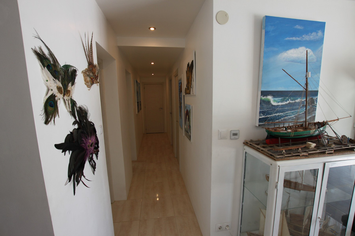 5-Bedroom House in  Crevillent - Image 10