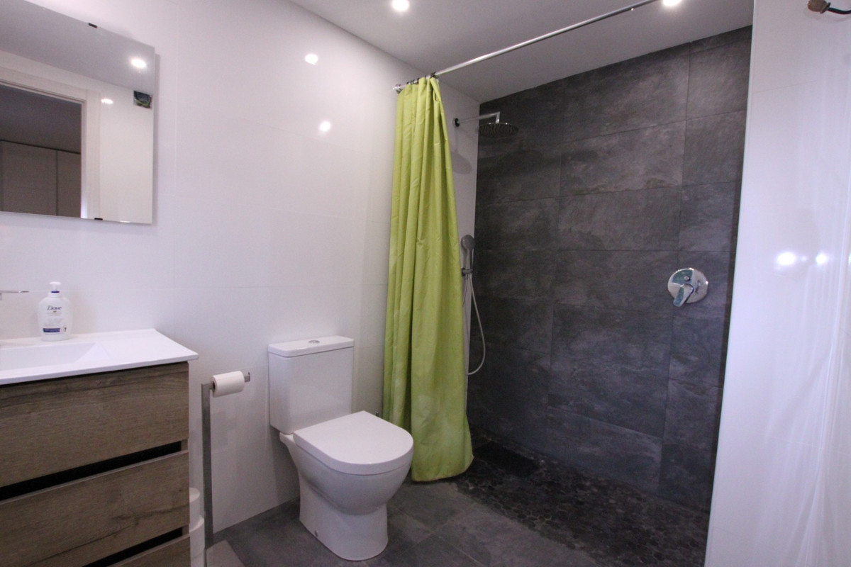 5-Bedroom House in  Crevillent - Image 19