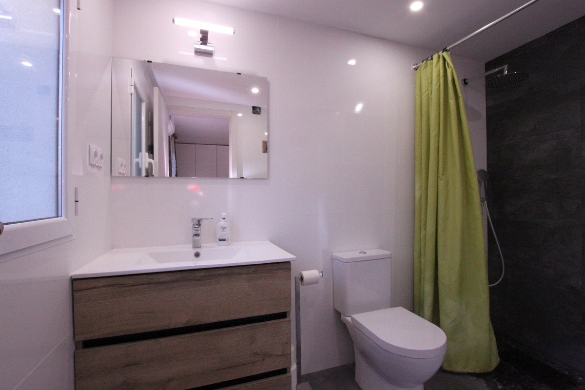 5-Bedroom House in  Crevillent - Image 20