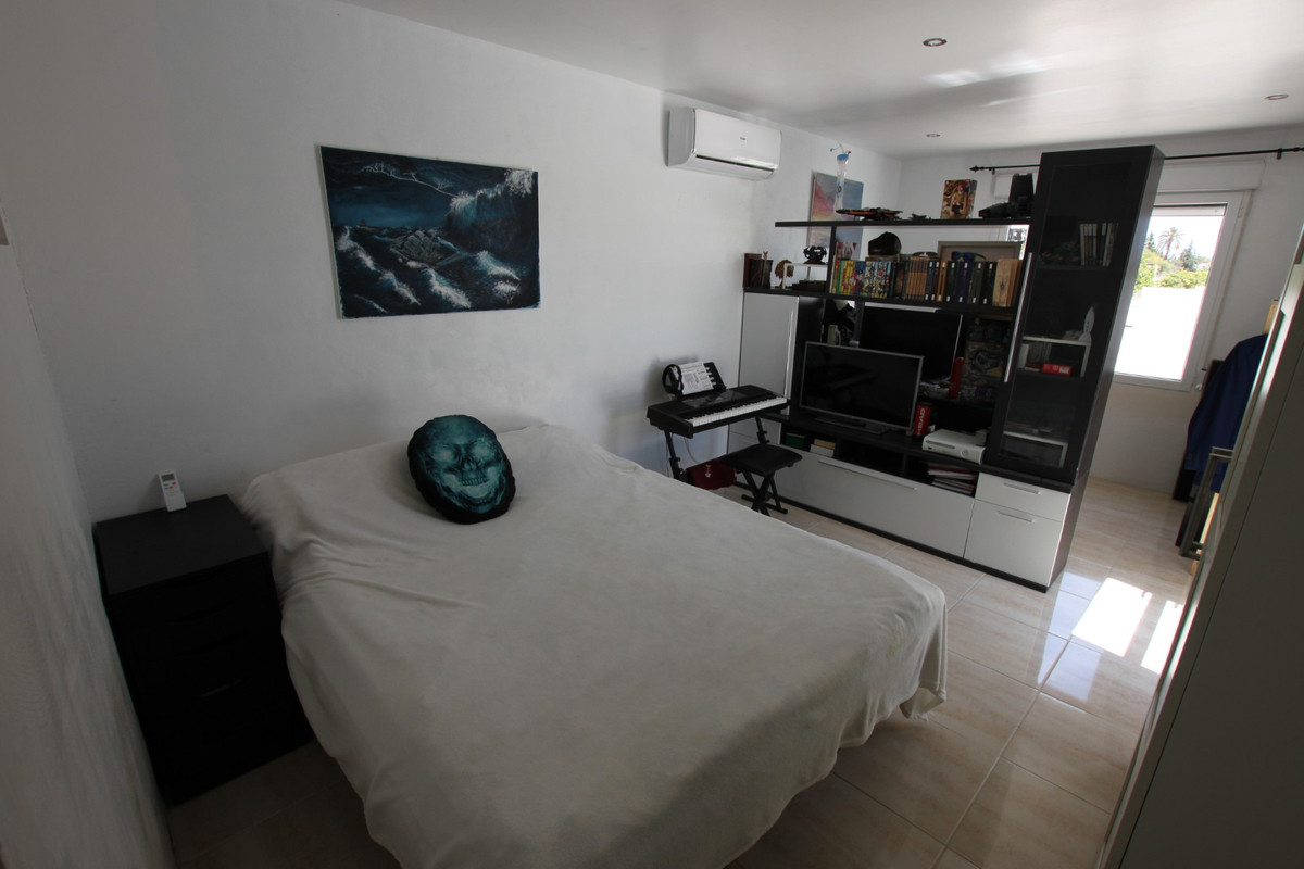 5-Bedroom House in  Crevillent - Image 21