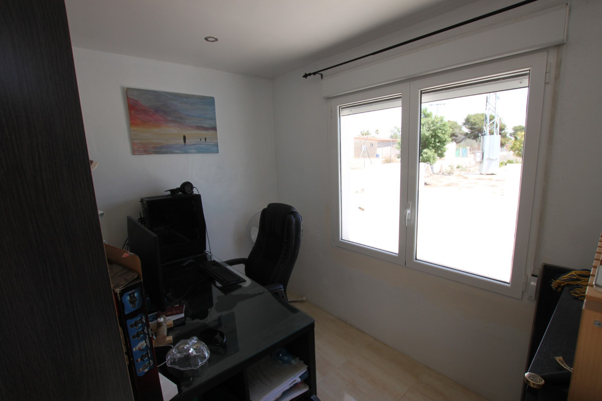 5-Bedroom House in  Crevillent - Image 23