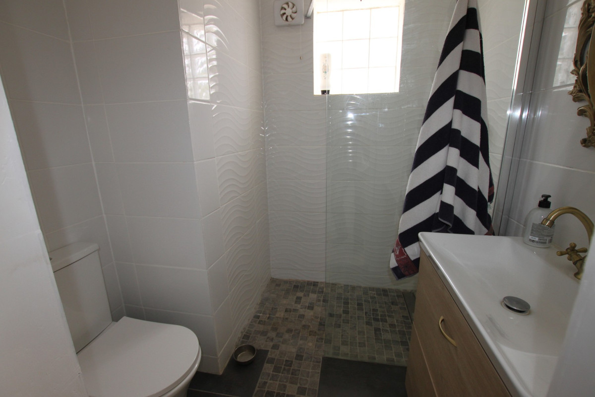 5-Bedroom House in  Crevillent - Image 24